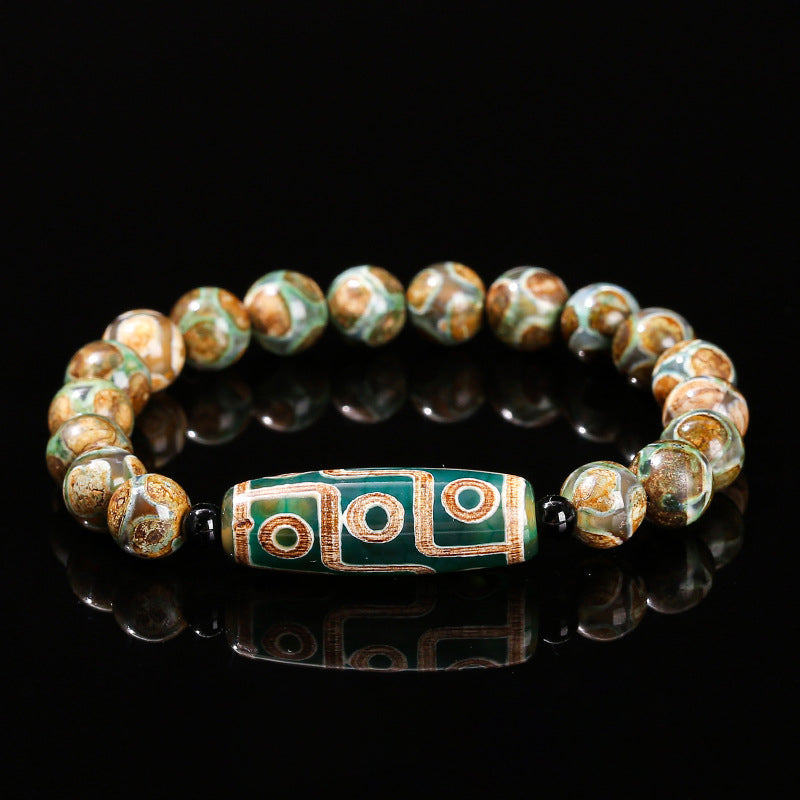 The unique nine-eye crystal bracelet shows domineering